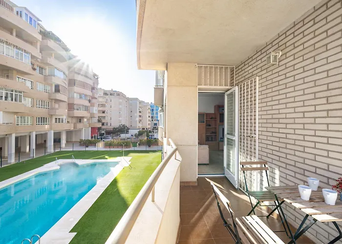 H2M Teatinos Pool & Terrace